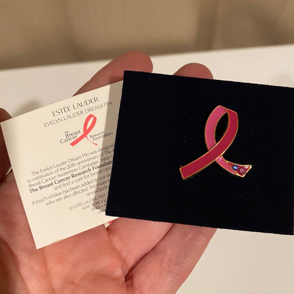 Este Lauder Evelyn Lauder Dream Pin Breast Cancer Awareness 2.5” Box